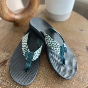 Chaco Women’s Classic Flip Flop Sandals Sz 8